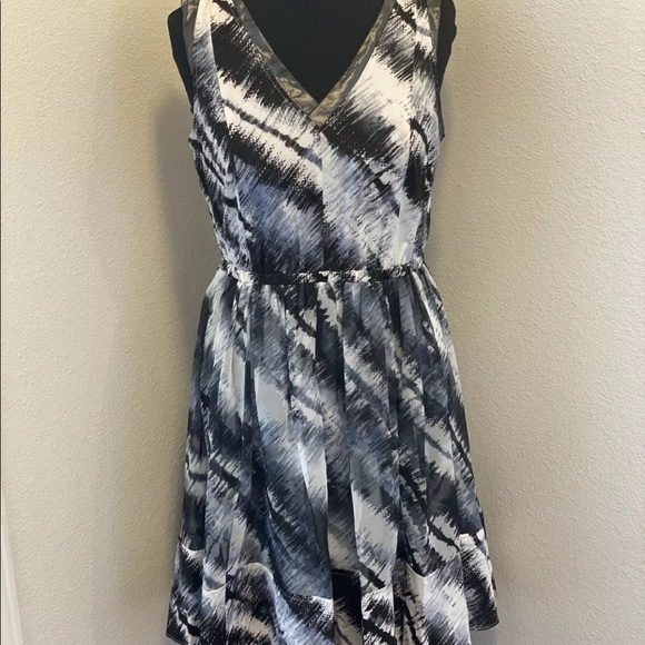 Simply Vera Vera Wang Dresses & Skirts - SIMPLY VERA WANG DRESS ABSTRACT WEARABLE ART